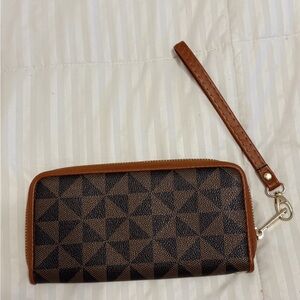 Geometric Pattern Wristlet Wallet